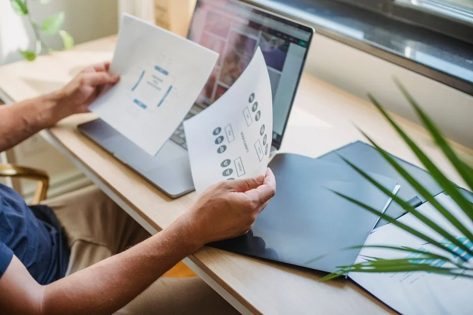 This photo is taken by Lubos Volkov for UX Store while giving a tips on how to become better designer.

After your reach certain skill level is it harder and harder to get any better … In order to progress you need to constantly push yourself to the limits and learn new things … Photo: https://www.instagram.com/lubosvolkov/ For: https://uxstore.com